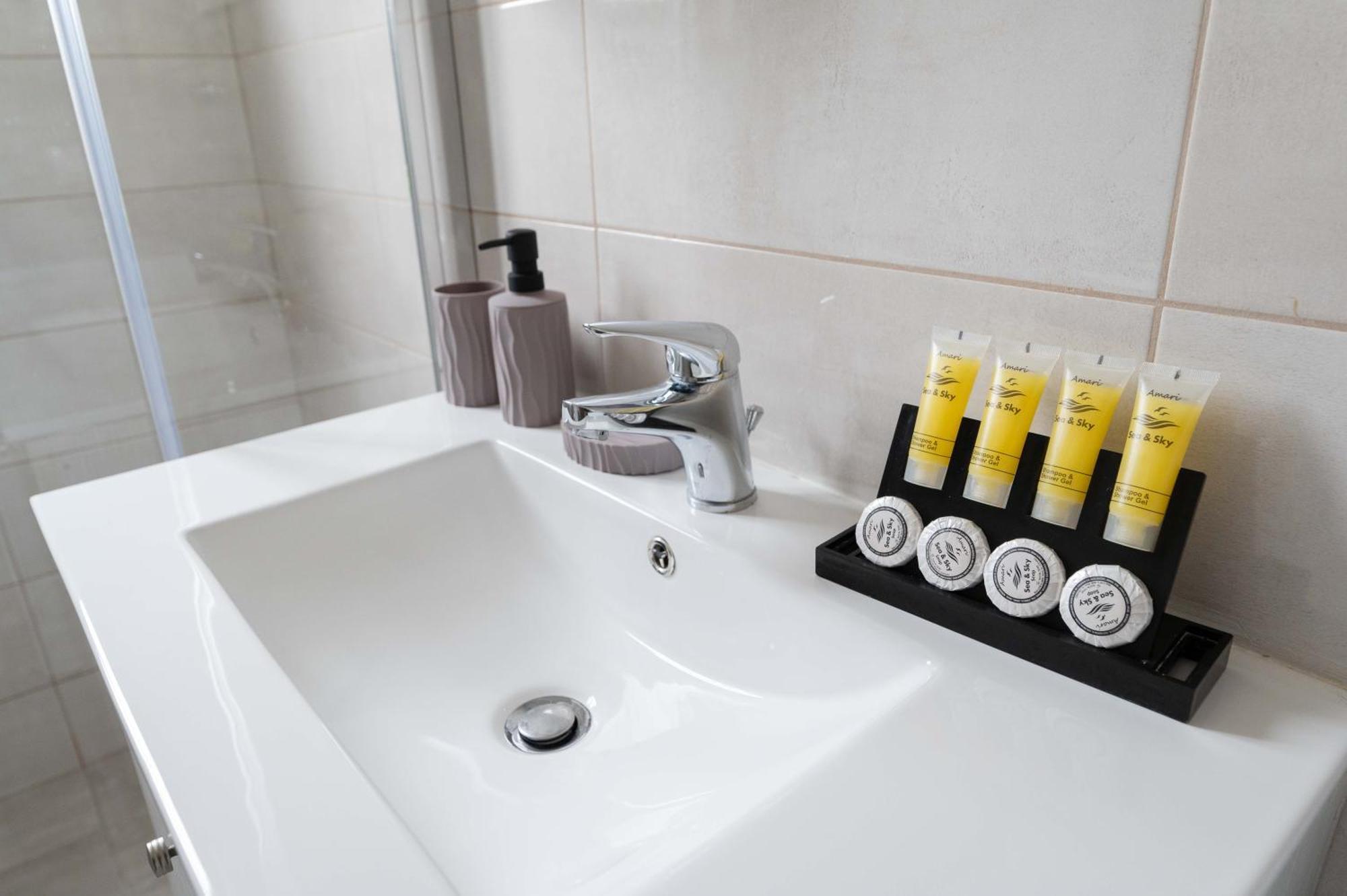 Modern Spacious Apartment Located In Pireus Exteriér fotografie