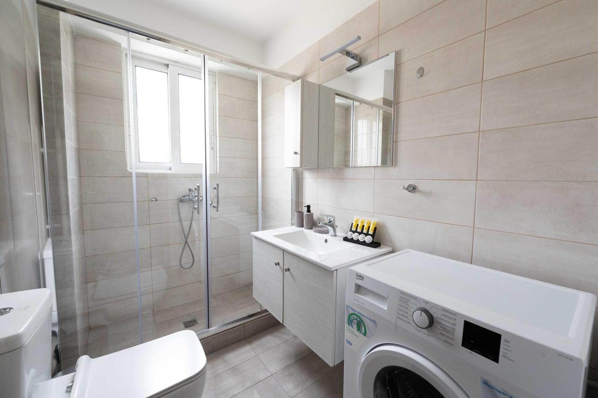 Modern Spacious Apartment Located In Pireus Exteriér fotografie